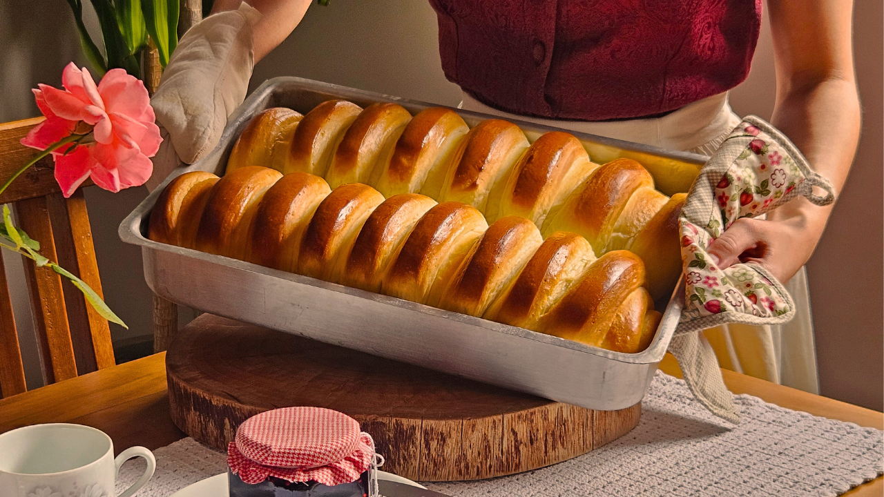 Homemade Soft Bread Recipe (Easy & Fluffy)