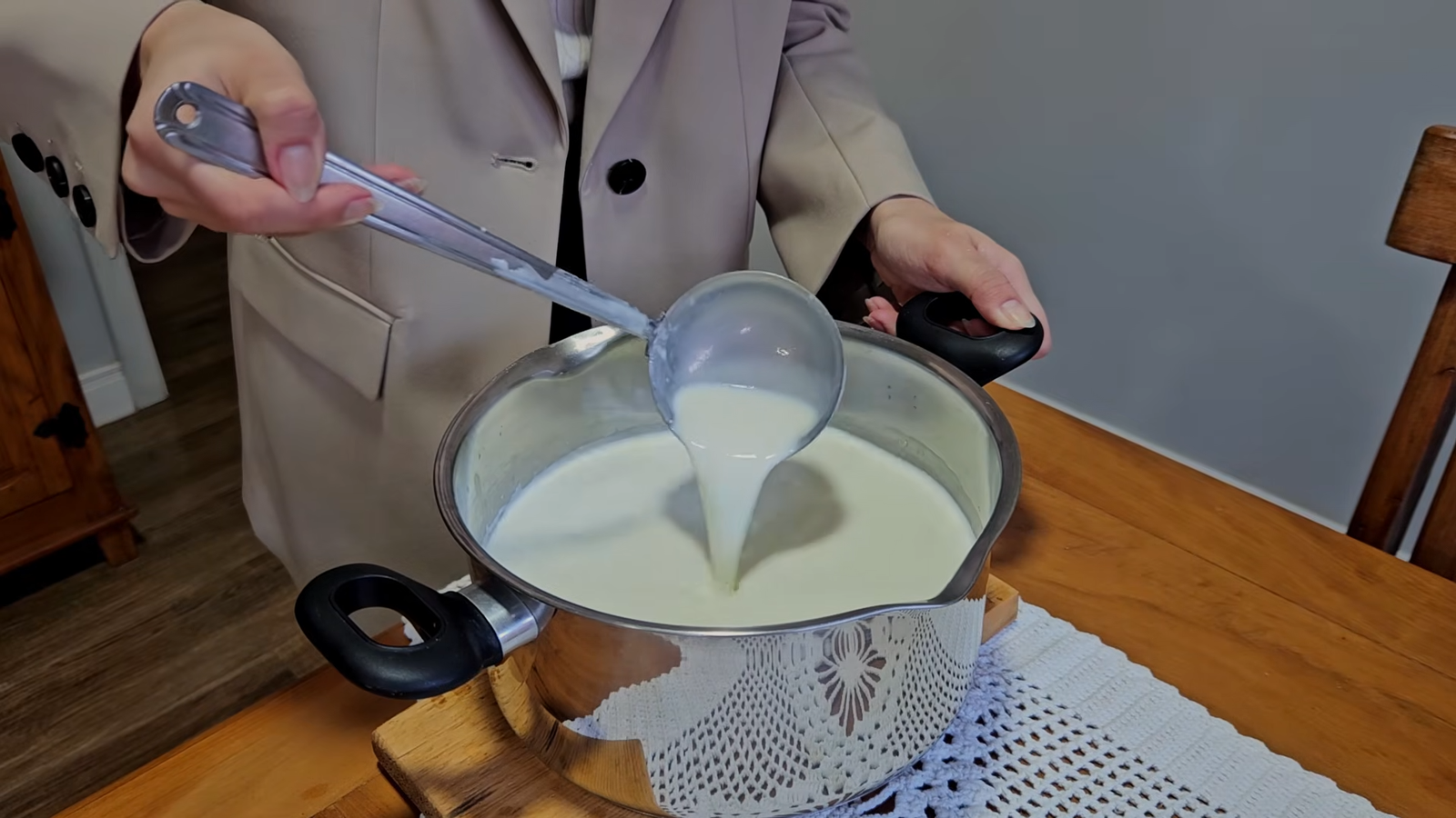 Homemade Yogurt Recipe (Easy & Creamy, No Yogurt Maker Needed)